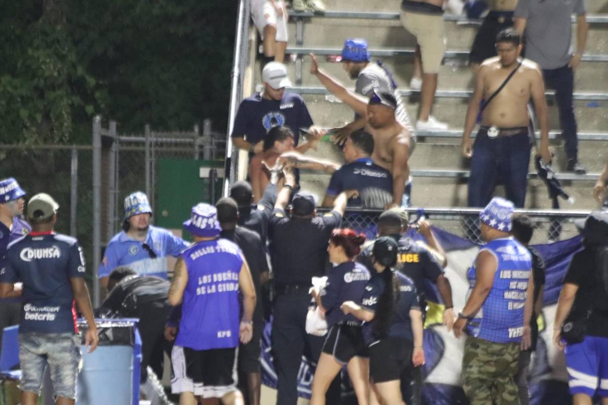 ¡Batalla campal entre aficionados del Motagua en amistoso en USA! La razón de los golpes y la policía intervino