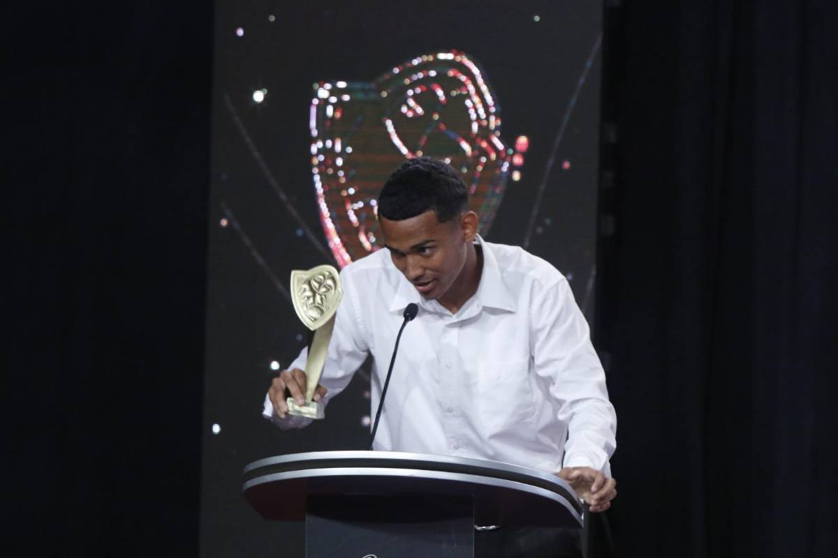 La gala de Liga Nacional en fotos: ¿Con quién llegó Troglio? la belleza en la pasarela azul y los jugadores de Olimpia dejan ver a sus parejas