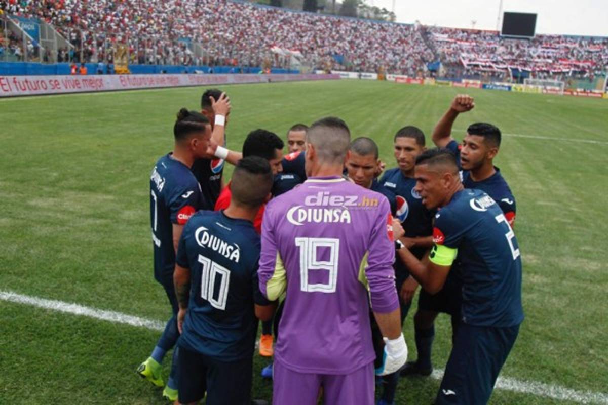 No viste en TV: Bronca de Caballero-Keosseián, presión a Pastrana e intercambio de camisas