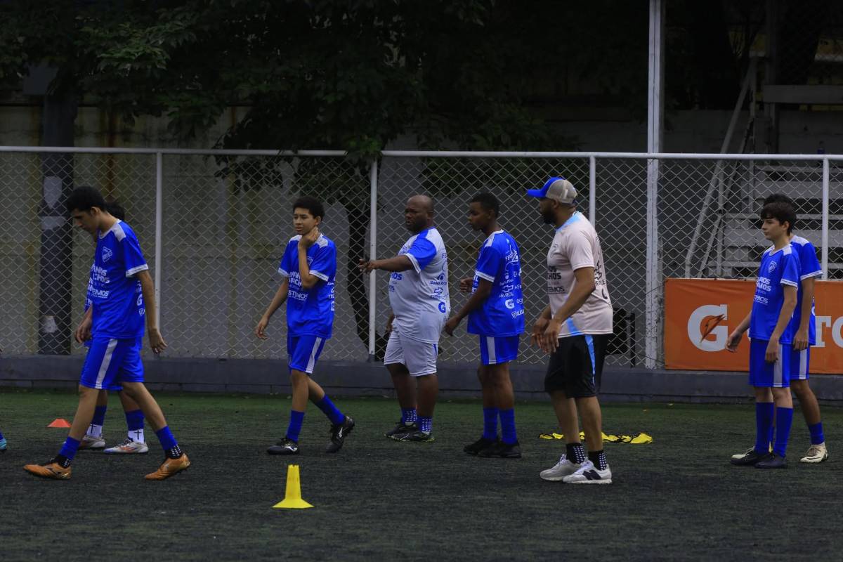 David Suazo, Wilson Palacios, Maynor Figueroa y otros exjugadores llevan vida y fútbol en las Clínicas Hermanos Catrachos