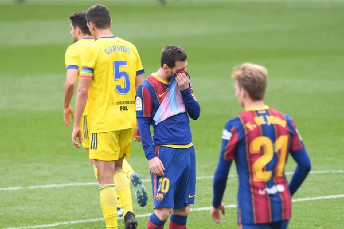 Fotos: Messi frustrado, Choco Lozano festejando con jugadores del Cádiz y tapada de Ledesma