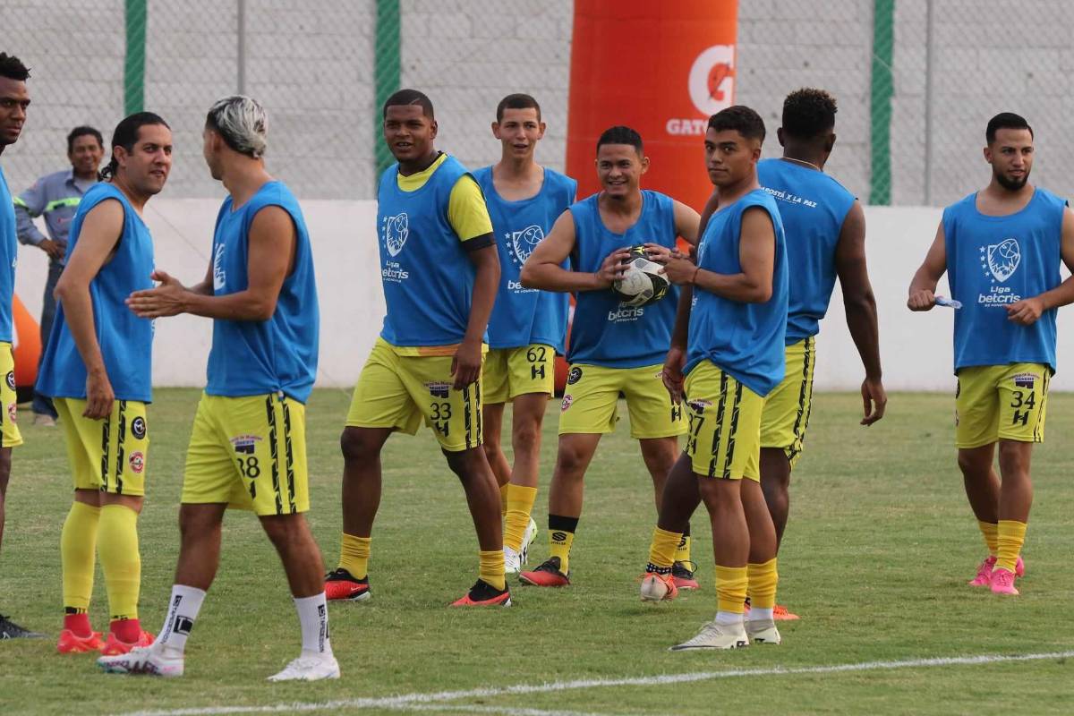 FOTOS: Aficionados de Marathón viajan a Comayagua y pintan de verde las semifinales ante Génesis