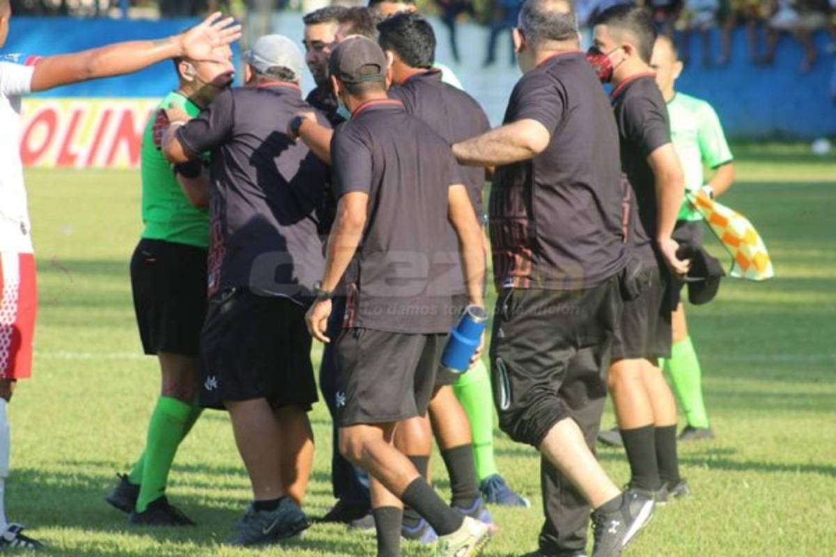'Manita' de Victoria a Real Juventud: fiesta, llanto y polémica arbitral en La Ceiba ¡hasta expulsión!
