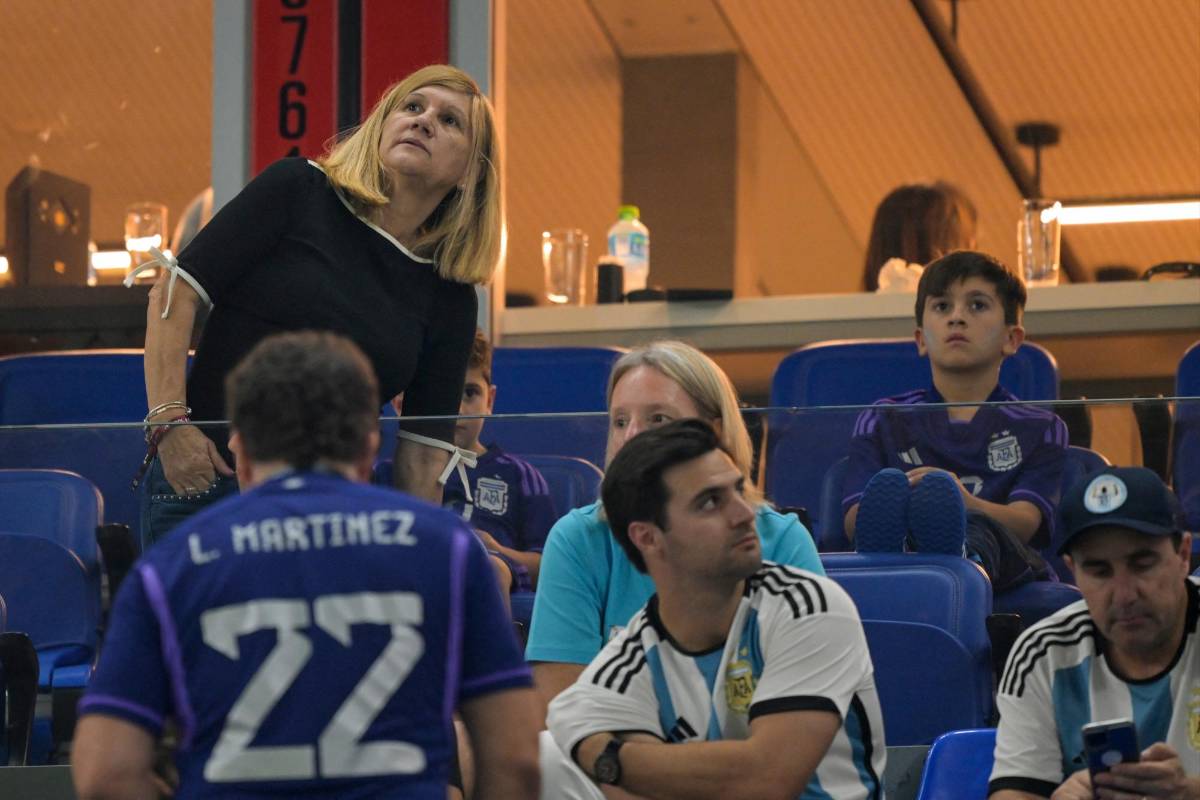 No se vio por TV: Hijos de Messi y sus relajos en el palco, el enojo de Antonela y el amigo de Maradona