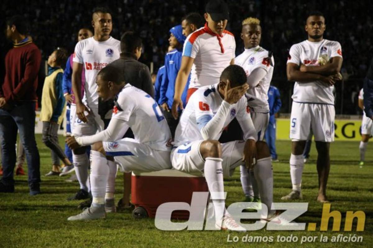 No se vio en TV: Locura en camerinos y el abrazo de Diego Vázquez con Henry Figueroa