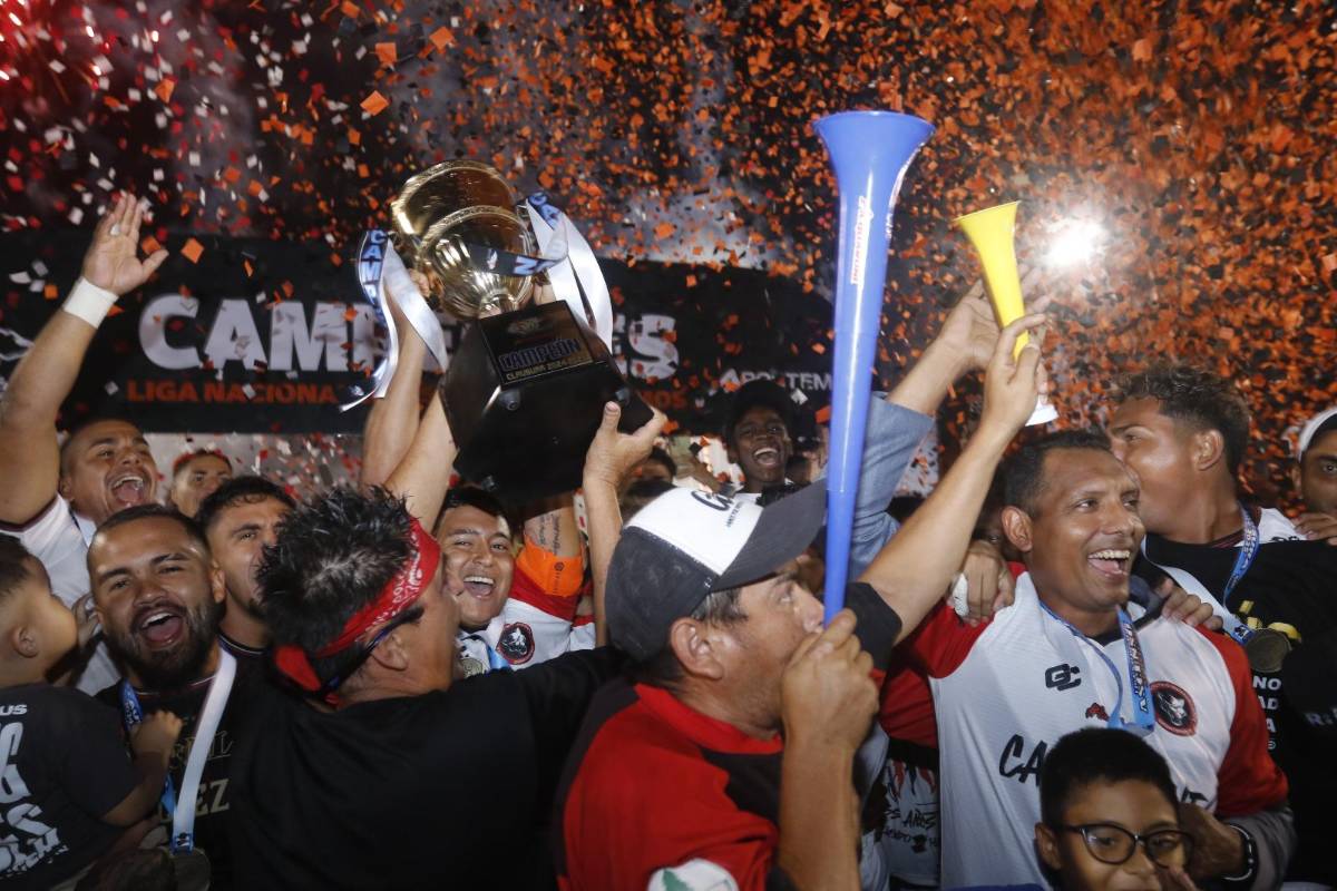 ¡Se adelantó el carnaval en Siguatepeque! Atlético Independiente festejó por todo lo alto su título en la Liga de Ascenso de Honduras