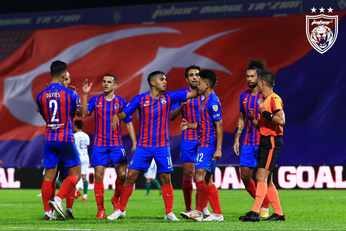 Rey de la Superliga de Malasia y criado en la lucha libre: la historia que no conocías de Benjamín Mora, técnico del Atlas