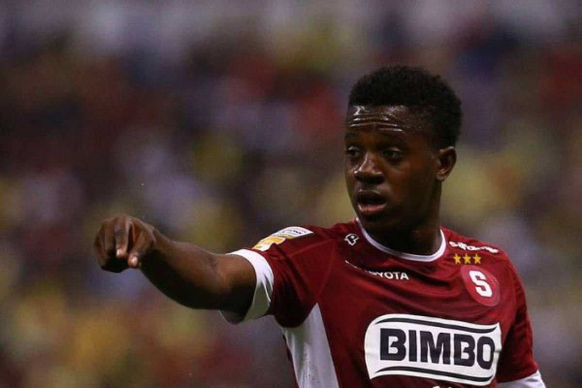 Fichajes: Gullit Peña es esperado como estrella en El Salvador; Lavolpe es candidato en el Herediano