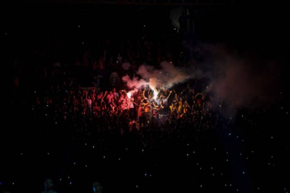 Una locura: La impresionante presentación oficial de Falcao con el Galatasaray