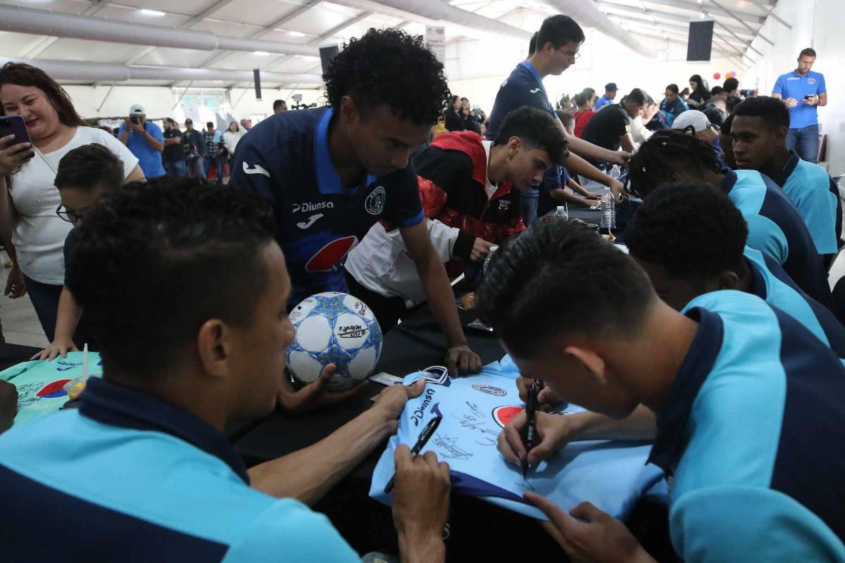 ¿Y Diego Vázquez? Motagua se olvida de su semana desastrosa y lleva alegría a los aficionados