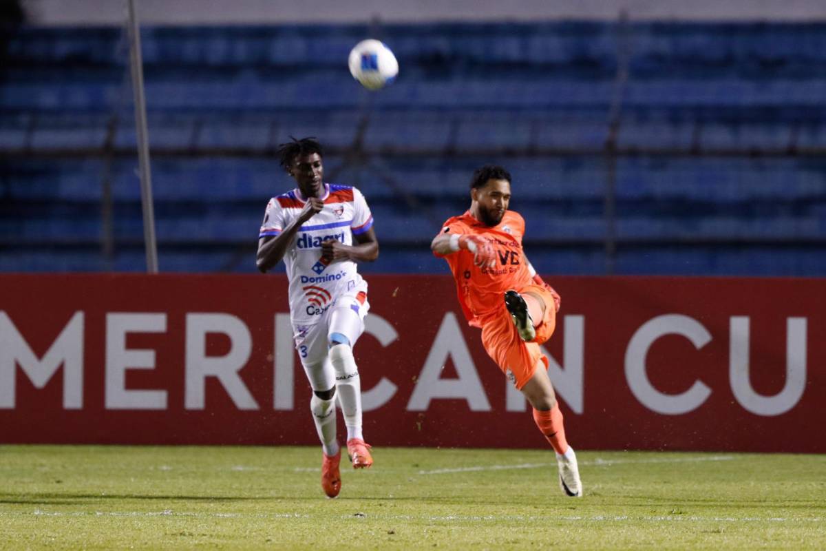 ¿El partido más largo de la historia? Marathón y Luis Ángel Firpo protagonizaron un show de apagones en el Olímpico