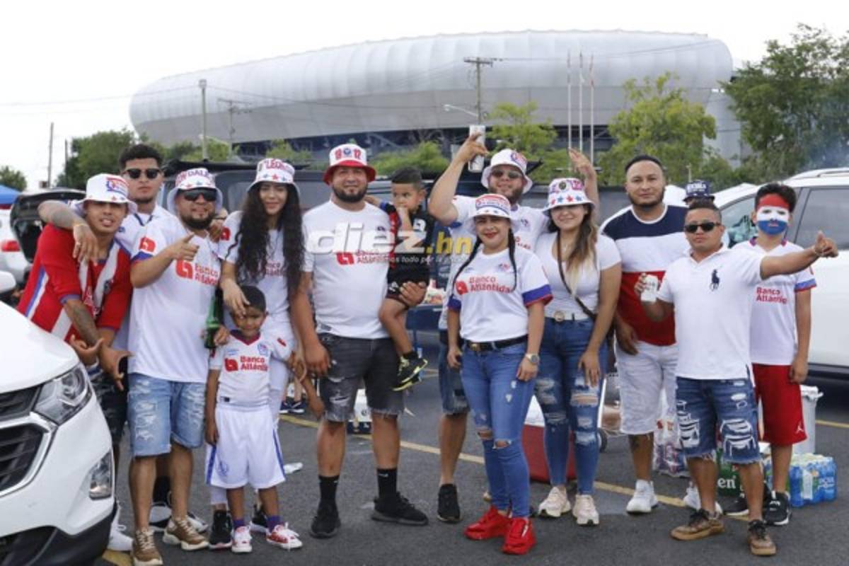¡Belleza y colorido! Ambientazo catracho en las afueras del Red Bull Arena para el Olimpia vs. Motagua