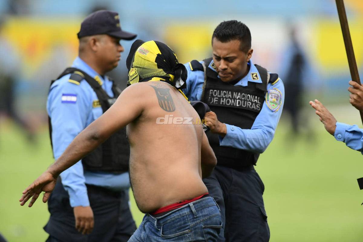 Vergonzosas imágenes: Así fueron los actos vandálicos de los aficionados del Real España en el estadio Olímpico tras perder la final