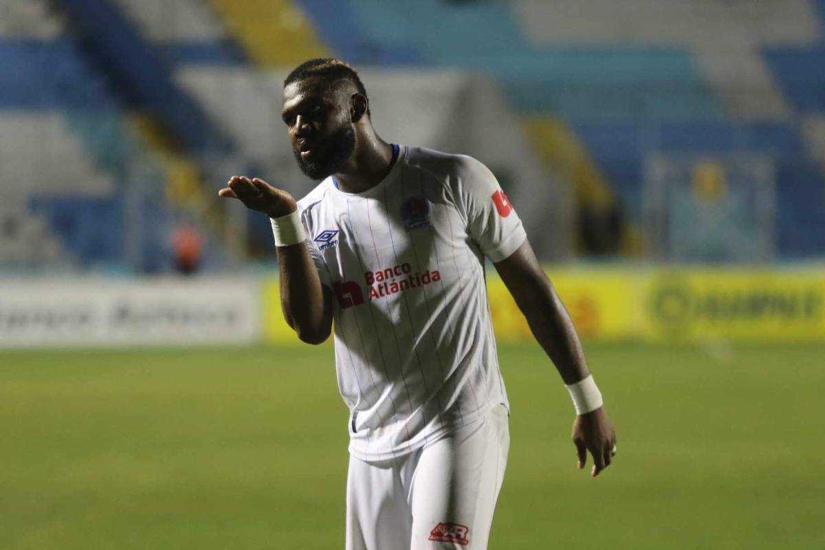 Alberth Elis vivió un día especial al volver a jugar, los saludos de Eduardo Espinel y el festejo de Jorge Benguché en la victoria del Olimpia