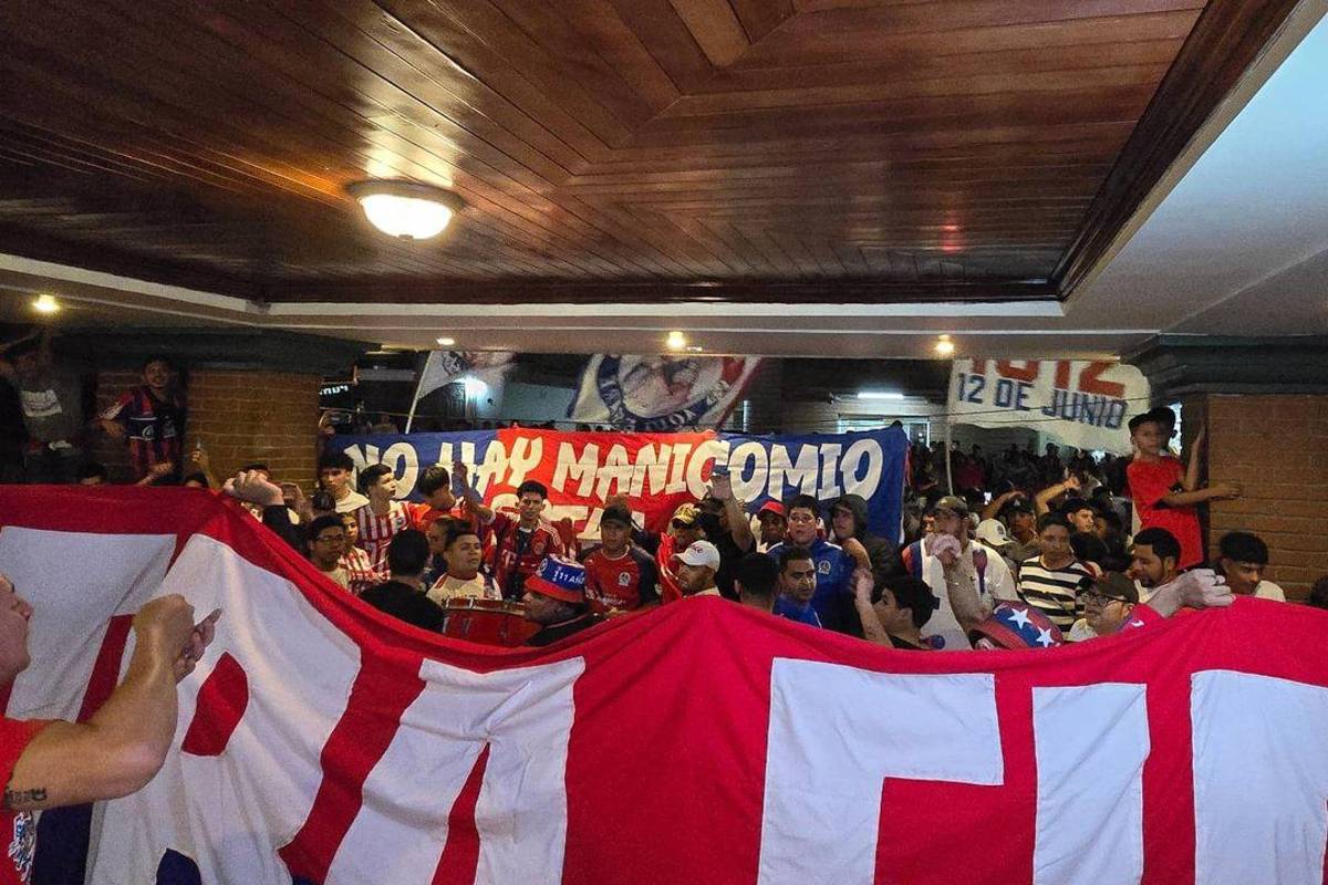 Fiesta Blanca: El banderazo de la Ultra Fiel, la actitud de los jugadores del Olimpia y el mensaje de Rafa Villeda para su afición