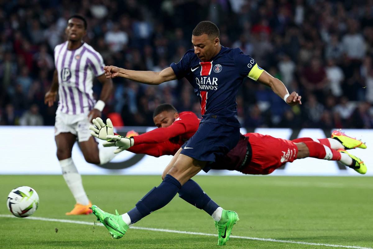 Mbappé y su amargo despido del Parque de los Príncipes: El gran gesto con Keylor, la foto que recorre el mundo y el tifo del PSG
