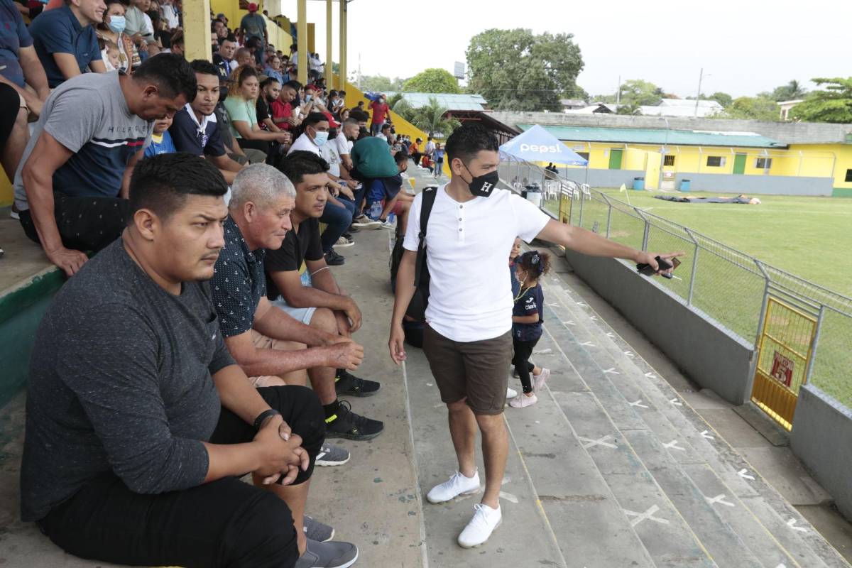 Alegría, reecuentro de viejas glorias y show de fútbol en juego Leyendas de Honduras vs Selección Progreseña
