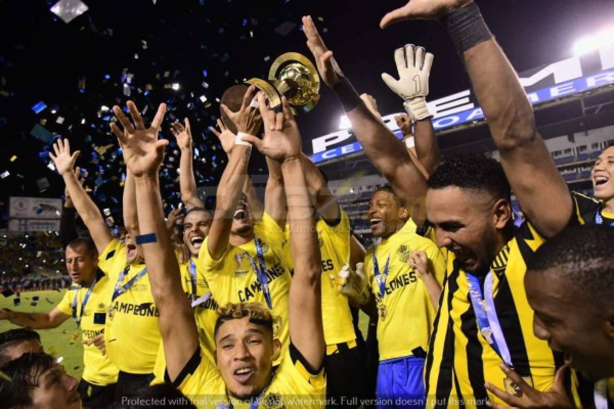 ¡Besos y gritos! La eufórica celebración de Real España, campeón de la Copa Premier