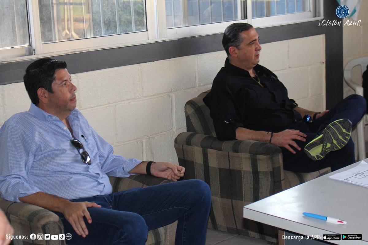 Visitas especiales: Plantilla de Motagua vive una inusual práctica con la presencia del Bolillo Gómez y la de sus máximos dirigentes