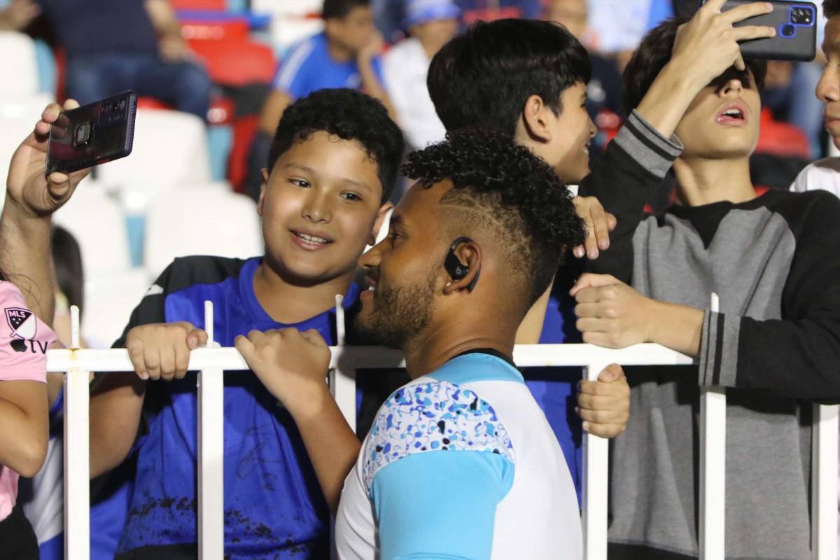 Lo que no se vio en la TV: dedicación especial, bailecito, presentadoras sobresalen y lado paternal de los jugadores