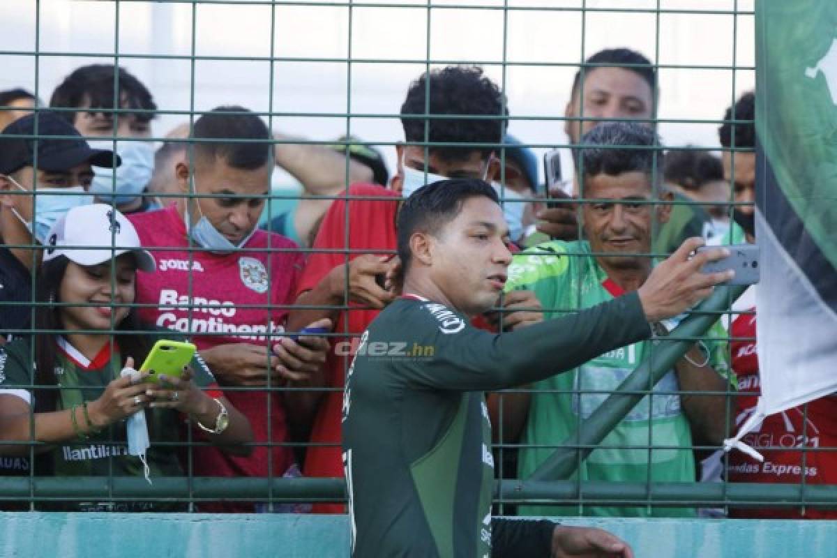 Futbolista sale mareado y vomitando, un portero improvisado y Omar Rosas con su espectacular festejo