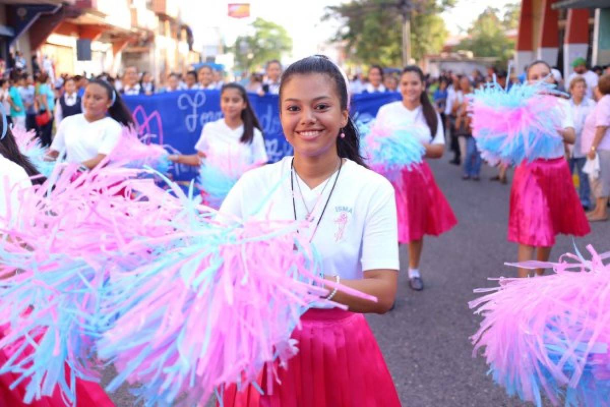 FOTOS: Las bellas chicas que adornan las fiestas patrias de Honduras