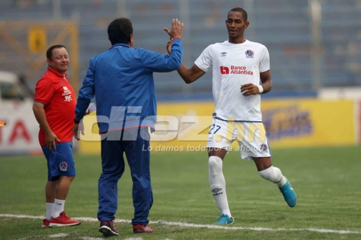 NO SE VIO EN TV: El detallazo de Bengtson con JC Espinoza y el homenaje a Adriel