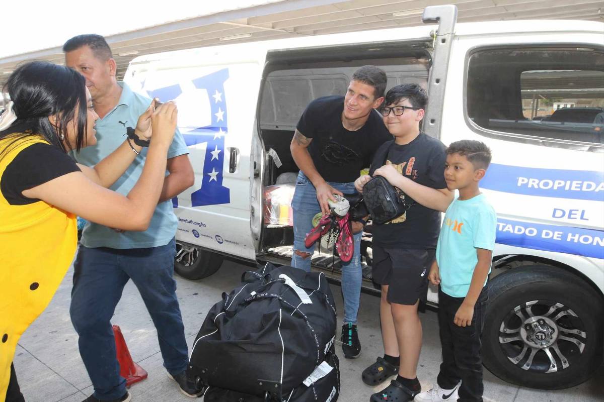 Rougier el más asediado, el percance de Edwin Rodríguez, el tierno momento de Najar y, ¿qué buscaba Marcelo Santos?