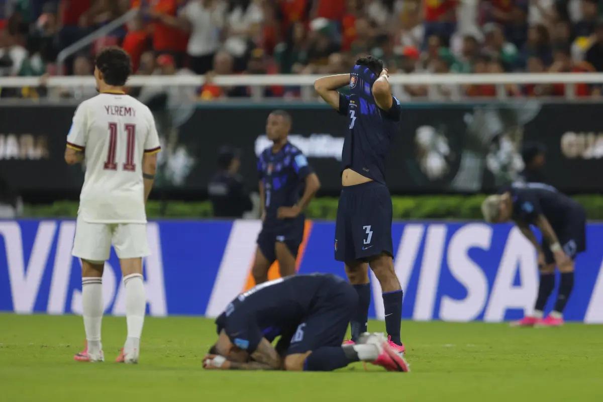El duro castigo a los jugadores de Uruguay tras el fracaso del Mundial ¿Y Bielsa?