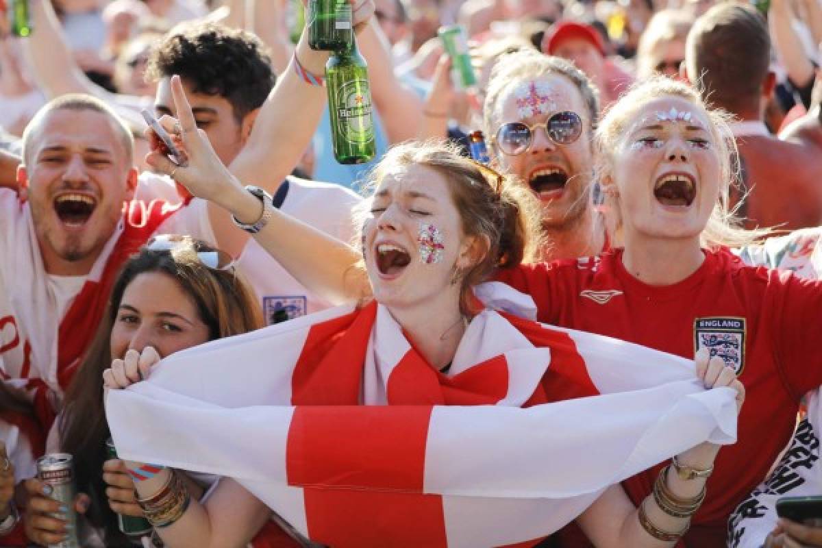 FOTOS: Las bellas aficionadas inglesas y croatas en Luzhniki Stadium