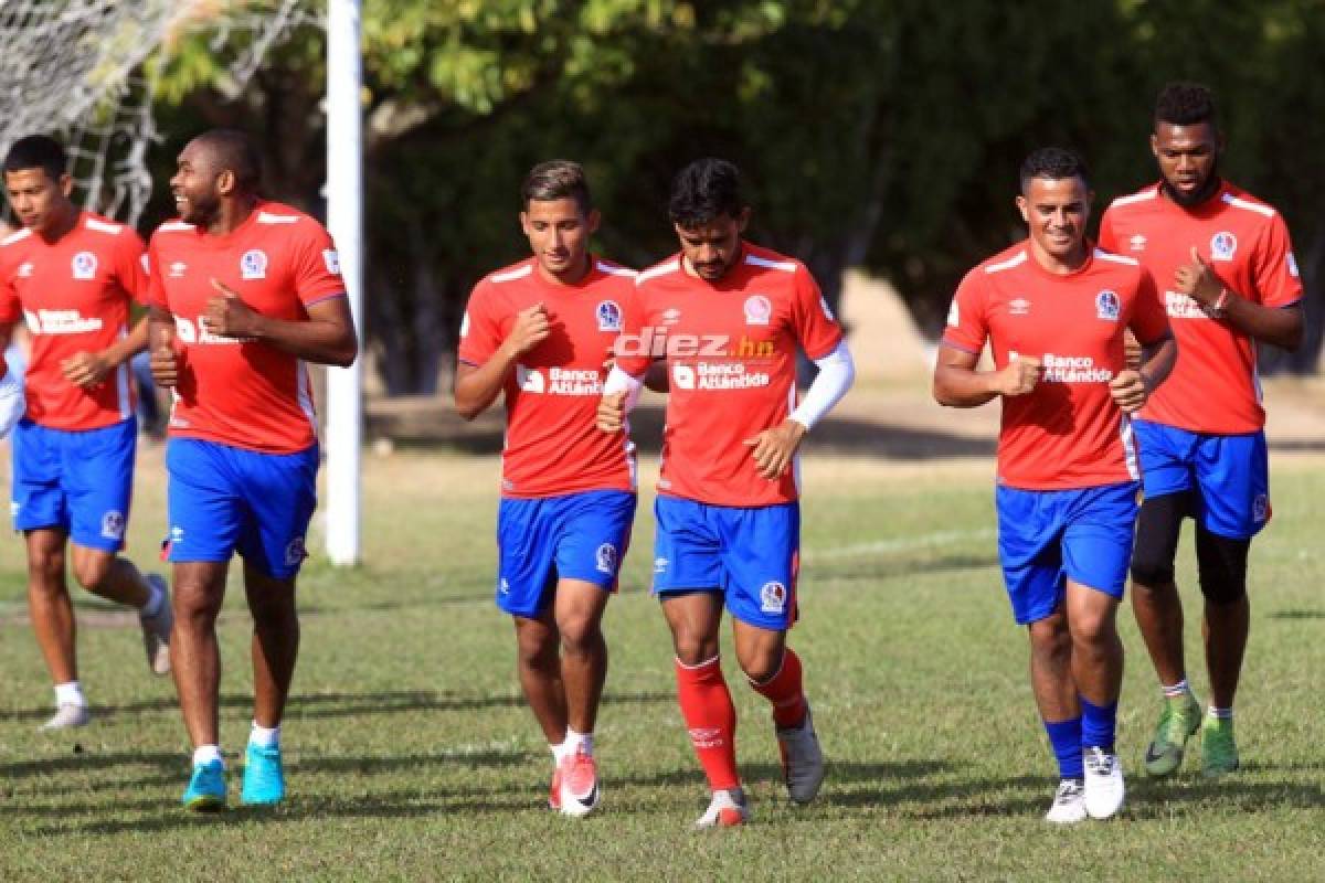 Mercado: Hondureño entrena con club en España, tres legionarios más y Vida con bajas