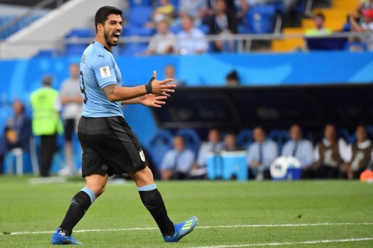 NO VISTE EN TV: Afición de Arabia Saudita da el ejemplo y grandes gestos de Suárez y Cavani