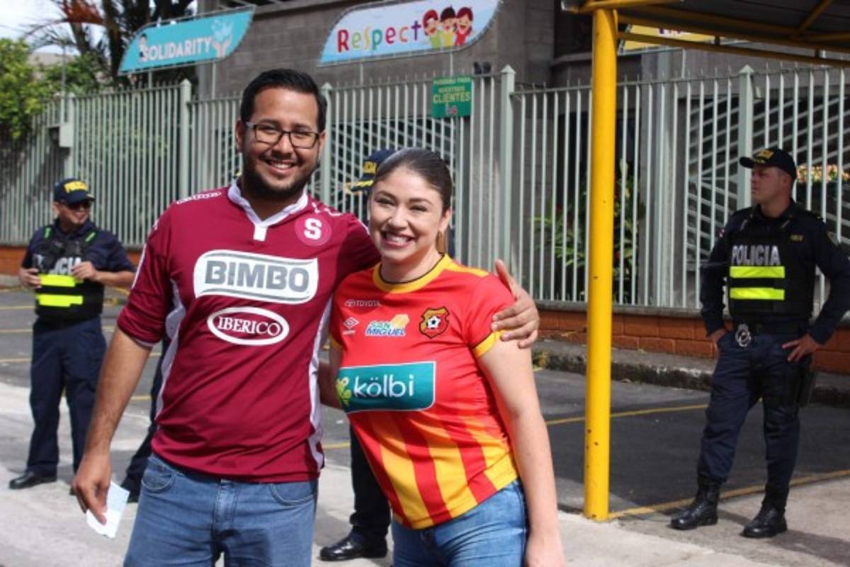 ¡Ambientazo! El estadio Ricardo Saprissa lució sus mejores galas para la final costarricense