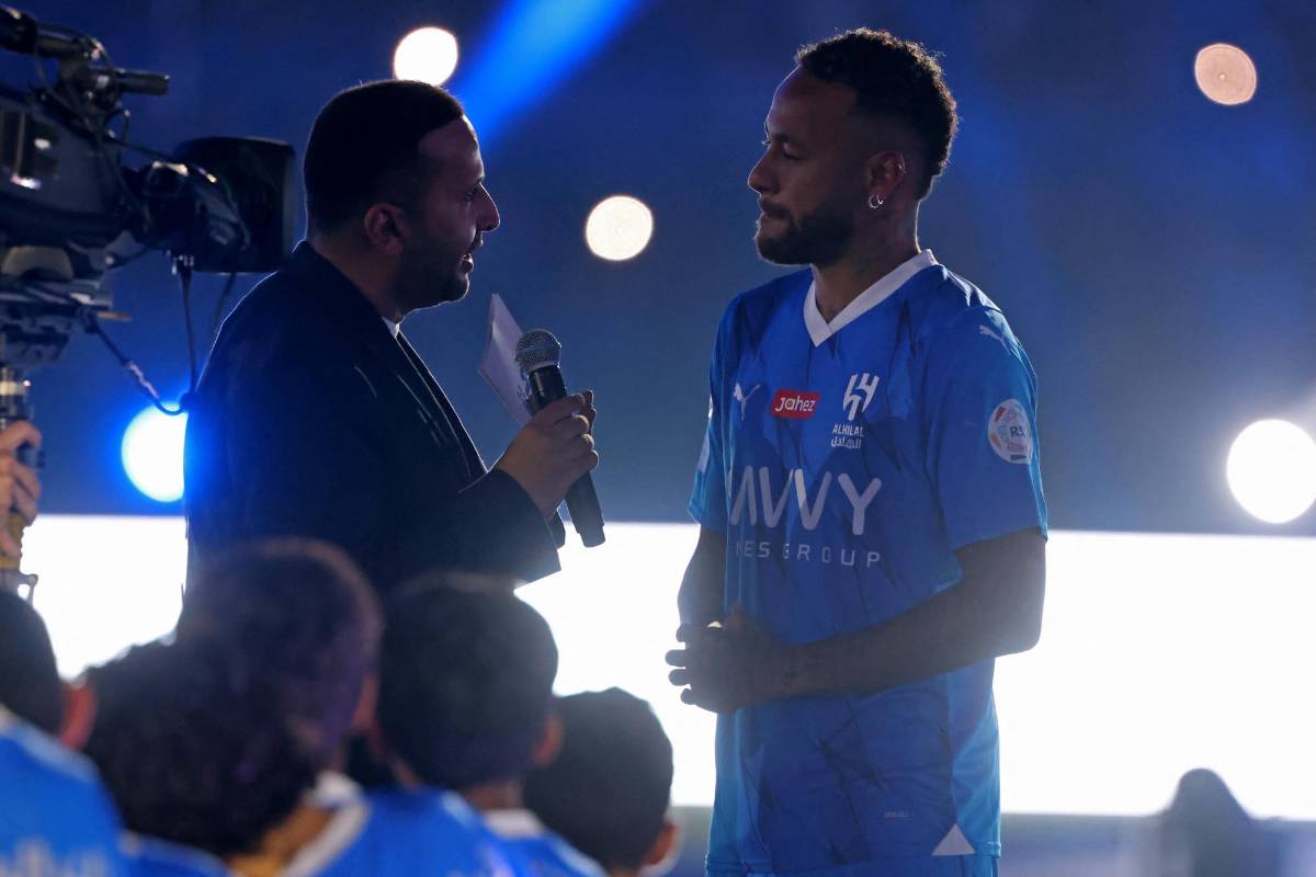 “Llamaron loco a Cristiano”: Neymar fue presentado con el Al-Hilal: Rayos lásers y fuegos artificiales iluminaron el cielo de Riad