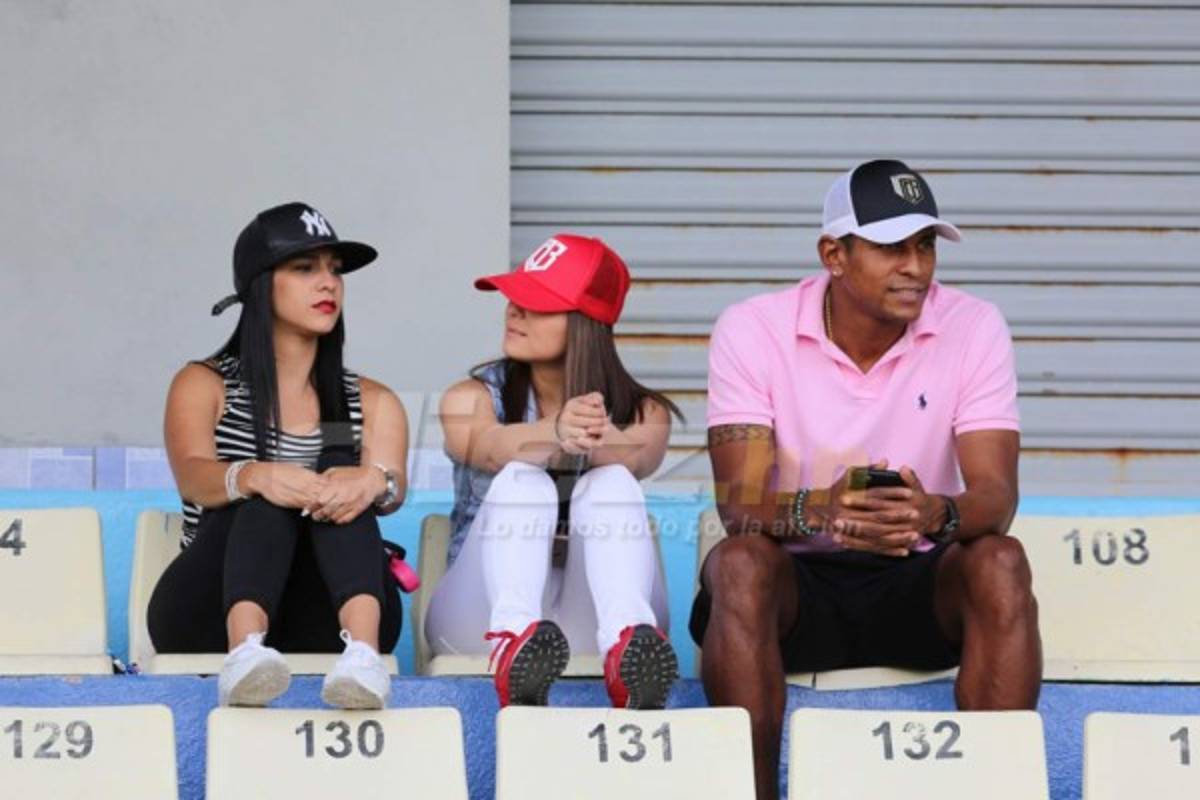 NO VISTE EN TV: El festejo de Platense y Diego Vazquez terminó bañado