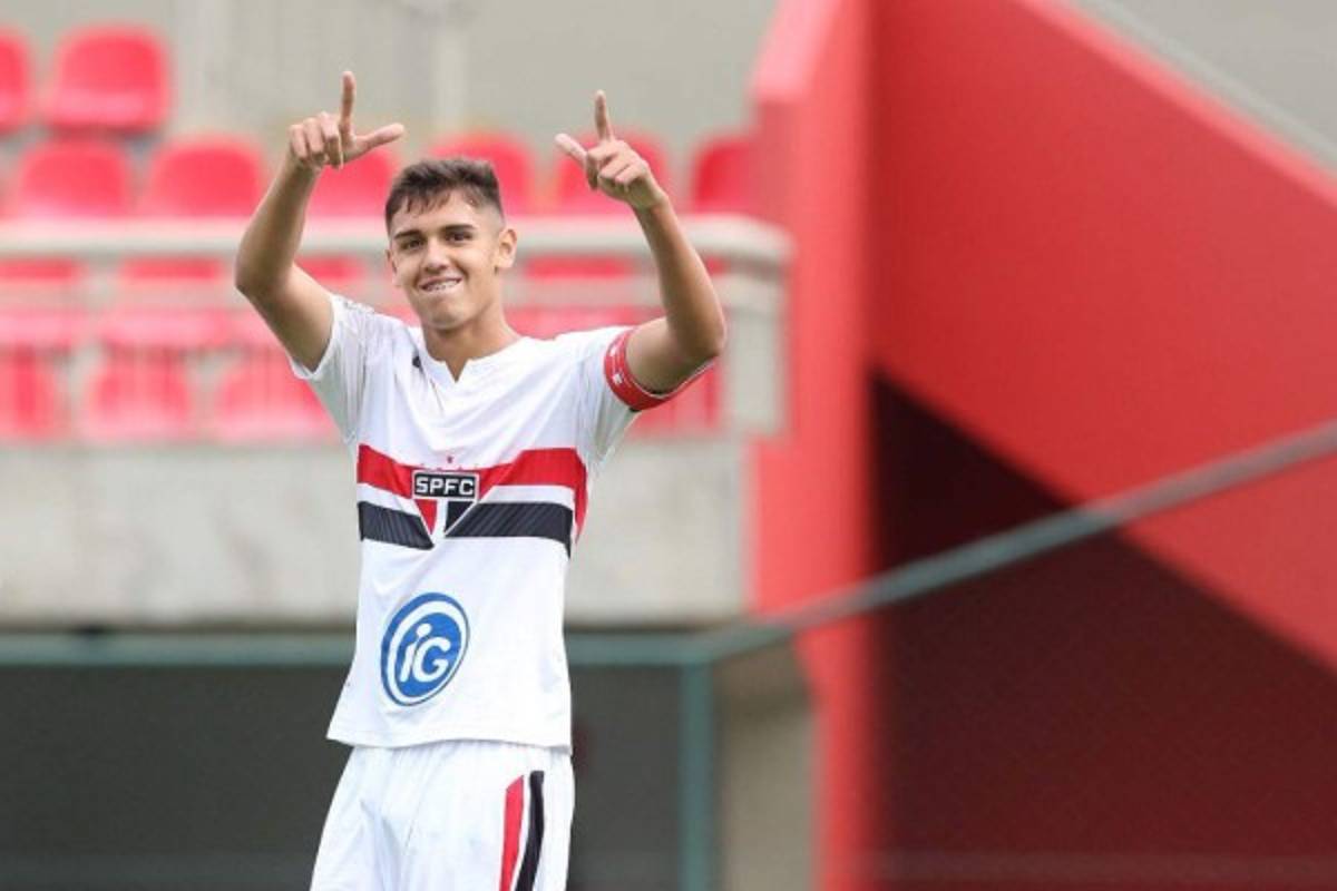 Mercado: El técnico top que se ofrece al Barcelona y la decisión del Real Madrid con los fichajes