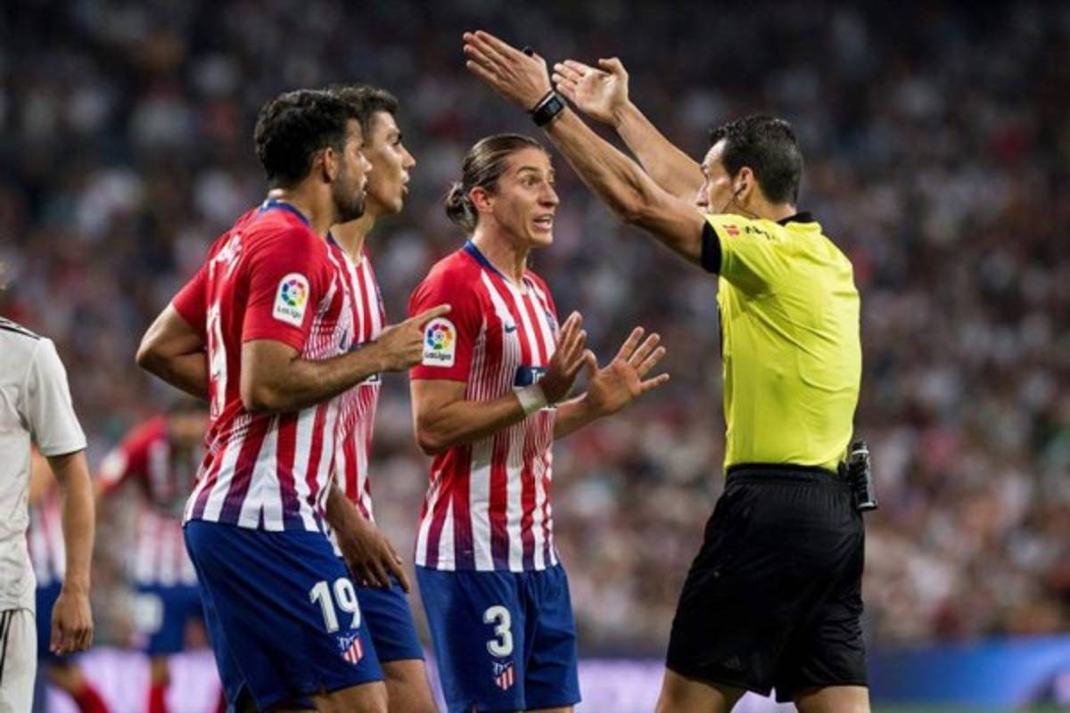 NO VISTE EN TV: Los botines de Griezmann y jugador del Madrid recibe atención tras juego