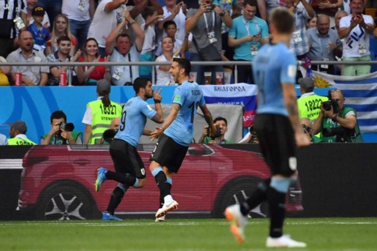 NO VISTE EN TV: Afición de Arabia Saudita da el ejemplo y grandes gestos de Suárez y Cavani