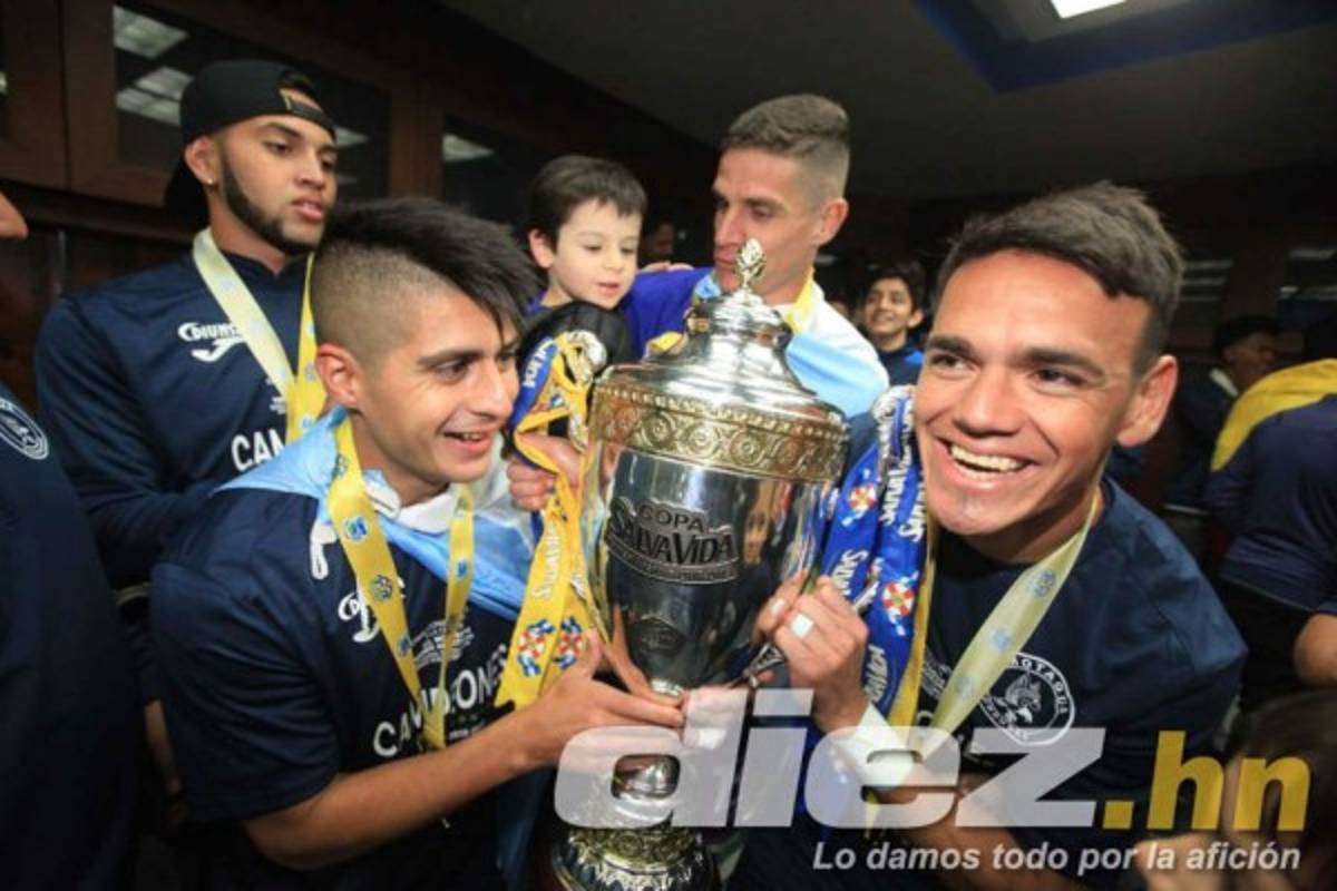 No se vio en TV: Locura en camerinos y el abrazo de Diego Vázquez con Henry Figueroa