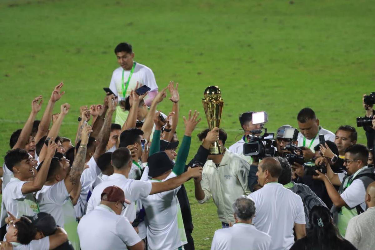 Con dos hondureños involucrados, así fue la tremenda pelea en la final que coronó a Antigua en Guatemala