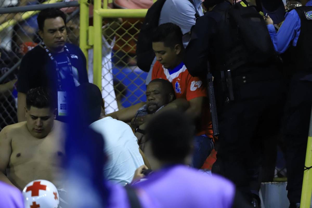 ¿Se metió una chica al partido? Las lágrimas de Edwin Rodríguez, el júbilo de Espinel, el desmayado y lo que hacía Nasralla