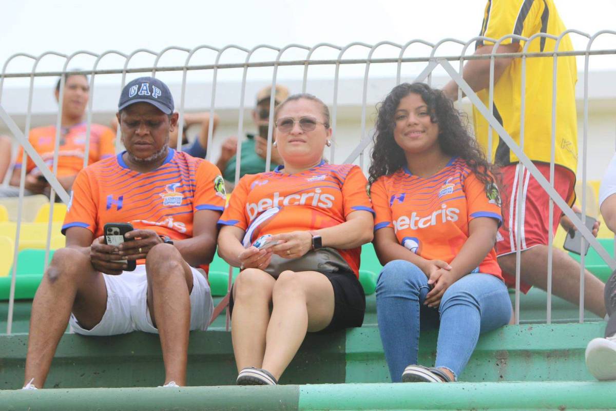 La reina que enamoró en La Ceiba y el Yankel estuvo lleno de hermosuras: las bellas mujeres que visitaron los estadios de Honduras