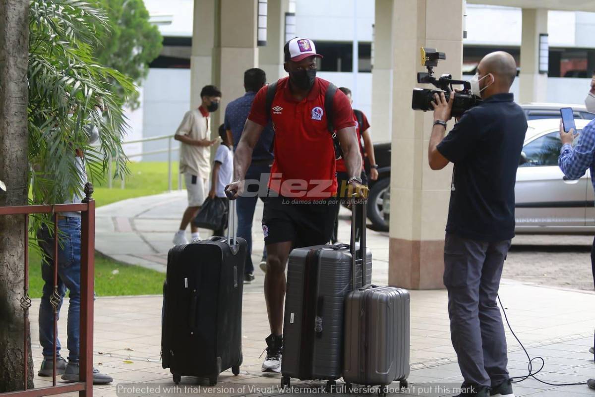 ¡Ambientazo! Lleno de maletas llegó Olimpia a San Pedro Sula y Real España se concentró y sus jugadores llegaron con sus hijos
