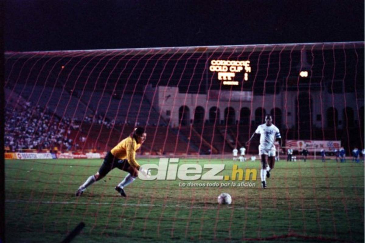 TOP: 15 fotos inolvidables fotos de los duelos Honduras-Estados Unidos