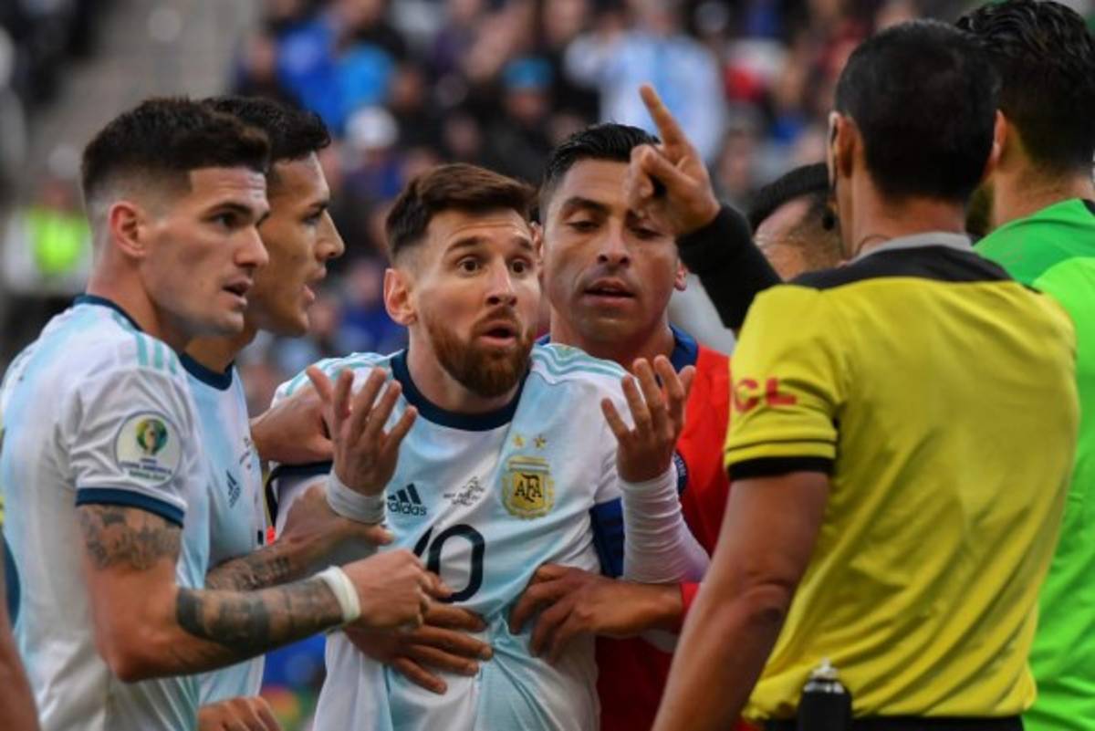 Fotos: Messi y Medel provocan fuerte pelea en el Argentina-Chile de la Copa América