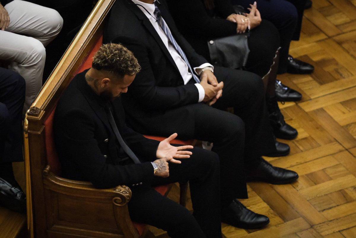 Así fue captado Neymar en Barcelona para aclarar el escándalo que sacude su carrera a pocos días del Mundial de Qatar