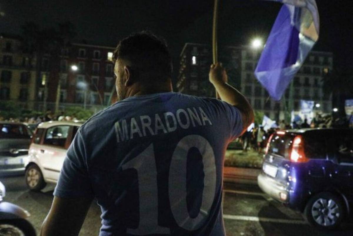 ¿Y el coronavirus? Así fue la polémica celebración de miles de hinchas del Napoli en Italia