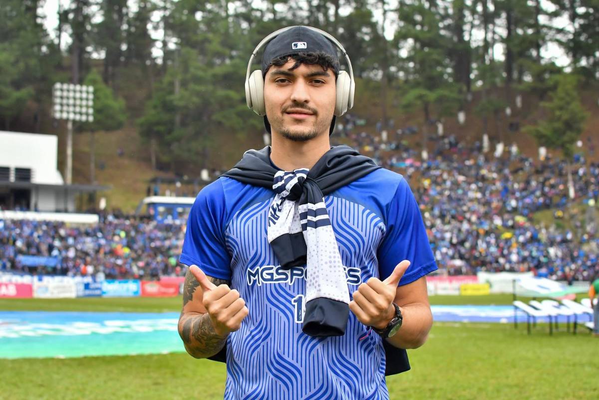 El estadio de Guatemala donde la gente se sienta a ver los partidos en las faldas de una montaña: ¡Una auténtica belleza!