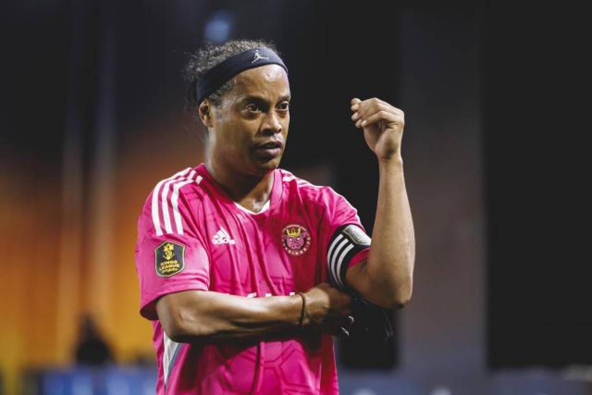 Al descubierto: el increíble salario que cobra Ronaldinho por partido en la Kings League y su cláusula con Piqué