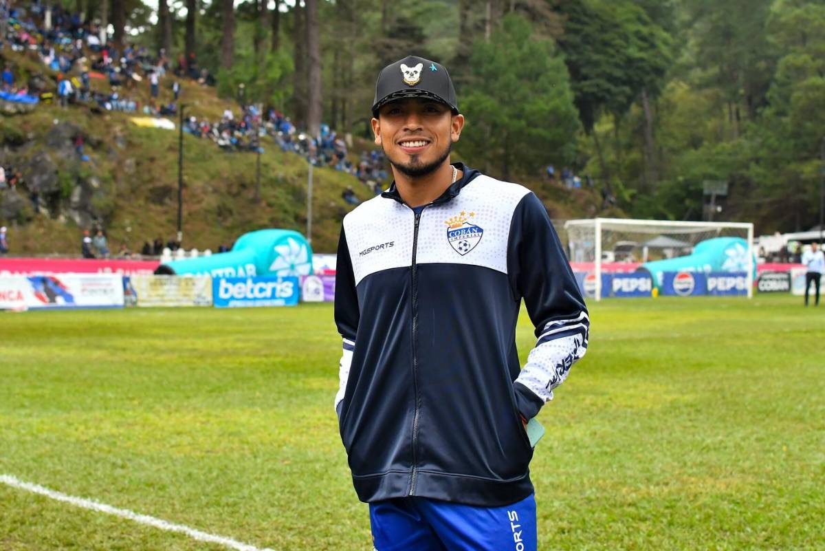 El estadio de Guatemala donde la gente se sienta a ver los partidos en las faldas de una montaña: ¡Una auténtica belleza!